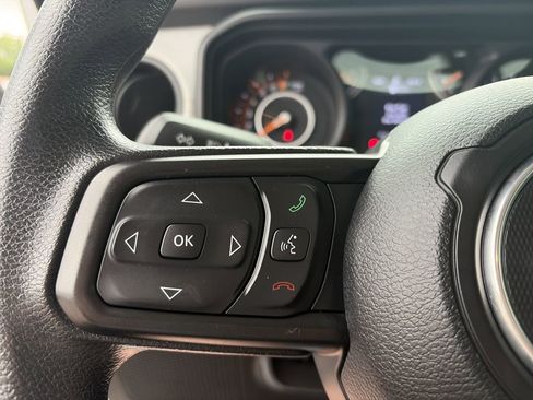Used 2024 Jeep Gladiator Sport AWD/4WD image 19