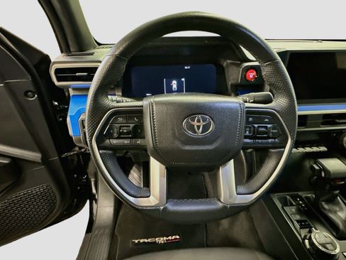 Used 2025 Toyota Tacoma TRD Off-Road AWD/4WD image 18