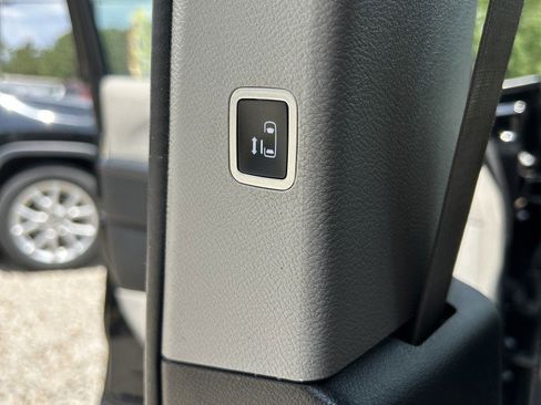Used 2017 Chrysler Pacifica Touring FWD image 21
