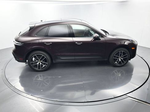 Certified 2025 Porsche Macan AWD/4WD image 42