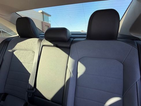 Used 2025 Volkswagen Jetta SE image 8