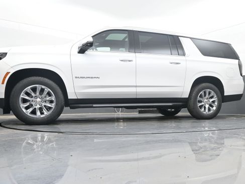 New 2025 Chevrolet Suburban Premier image 30