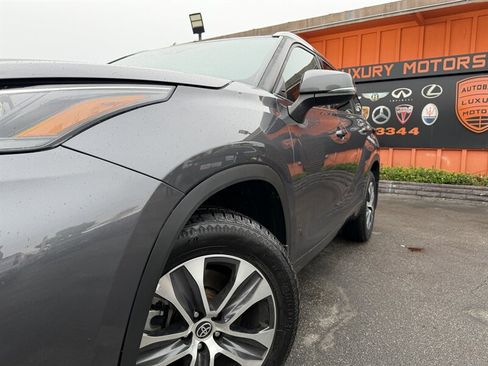 Used 2022 Toyota Highlander XLE image 10