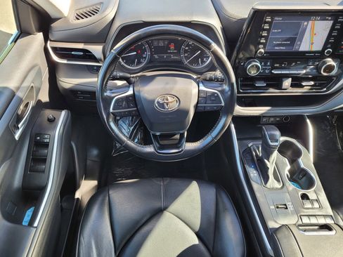 Used 2021 Toyota Highlander XLE image 11