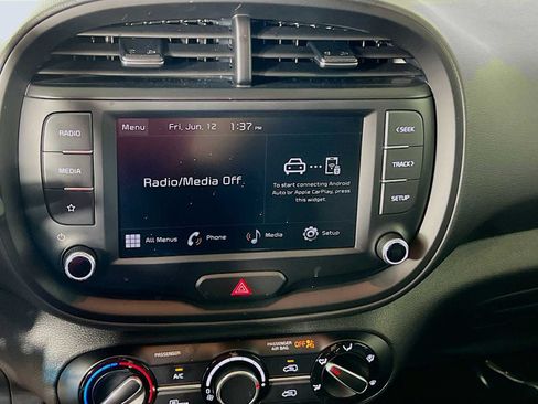 Used 2025 Kia Soul LX w/ LX Technology Package FWD image 14