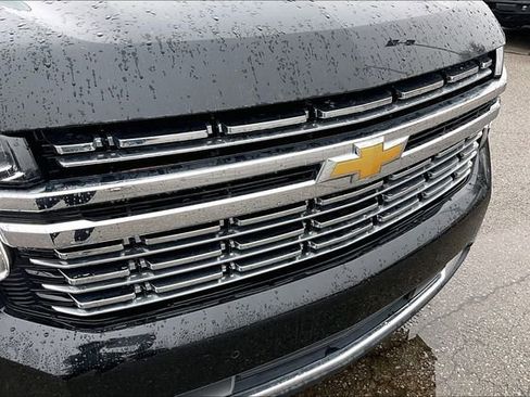 Used 2024 Chevrolet Suburban Premier AWD/4WD image 28
