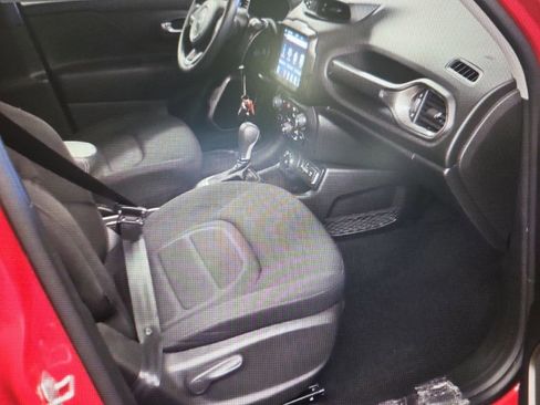 Used 2022 Jeep Renegade Latitude image 13