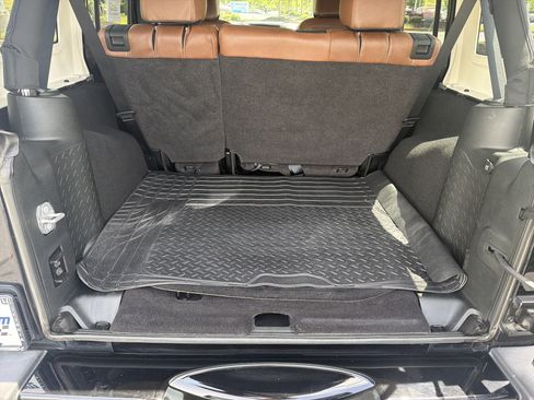 Used 2018 Jeep Wrangler Unlimited Sahara w/ Connectivity Group AWD/4WD image 31