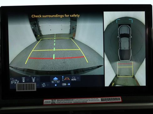 Used 2025 Toyota Tacoma Limited image 17