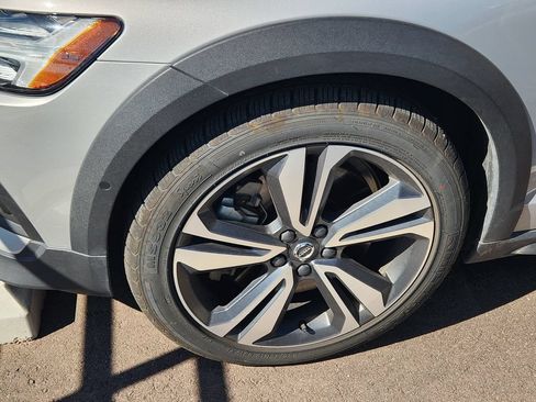 Used 2025 Volvo V60 B5 Cross Country Plus AWD/4WD image 6