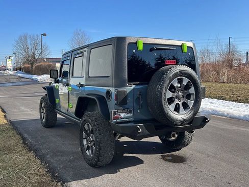 Used 2015 Jeep Wrangler Unlimited Rubicon w/ Connectivity Group AWD/4WD image 7