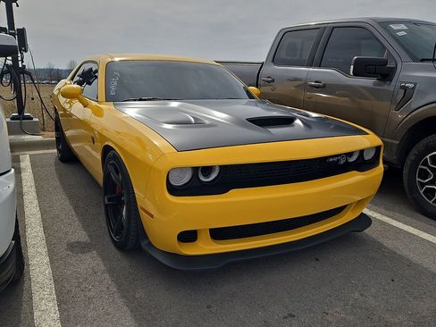 Used 2017 Dodge Challenger SRT Hellcat image 4