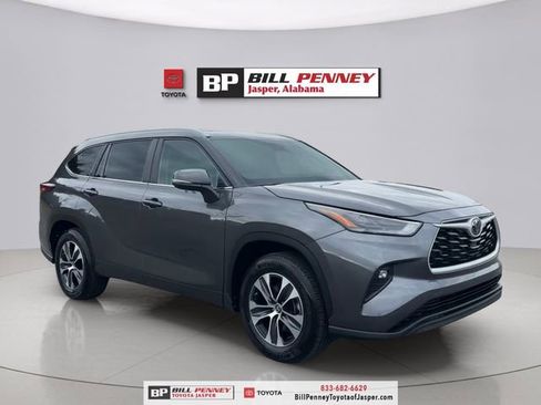 Used 2025 Toyota Highlander XLE image 7