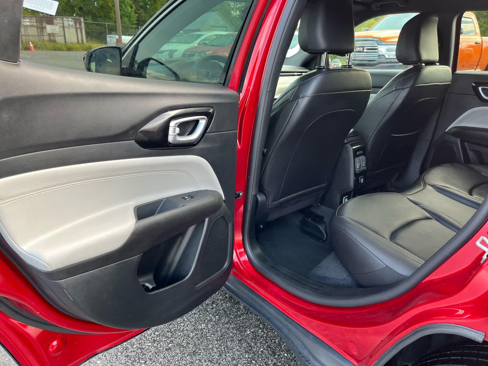 Used 2025 Jeep Compass Limited AWD/4WD image 21