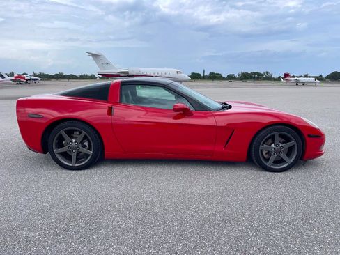 Used 2005 Chevrolet Corvette Coupe w/ Preferred Equipment Group RWD image 7