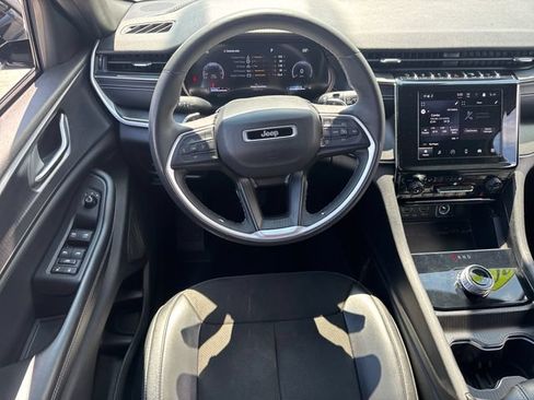 Used 2023 Jeep Grand Cherokee L Laredo AWD/4WD image 15