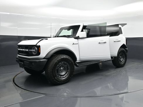 Used 2025 Ford Bronco Outer Banks w/ Sasquatch Package AWD/4WD image 27