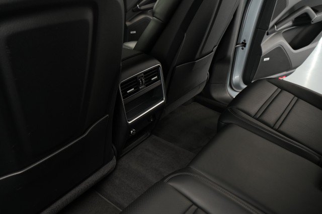 Used 2023 Porsche Cayenne AWD/4WD image 50
