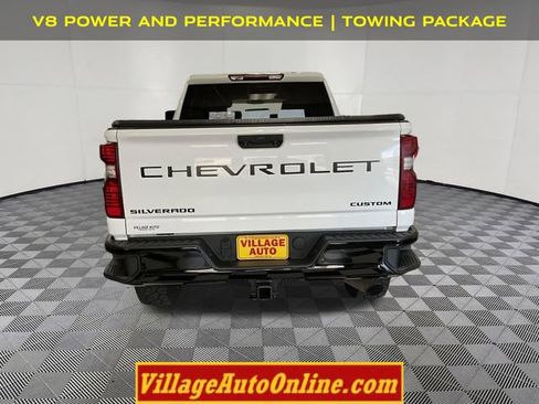 Used 2024 Chevrolet Silverado 2500 Custom w/ Custom Convenience Package AWD/4WD image 3