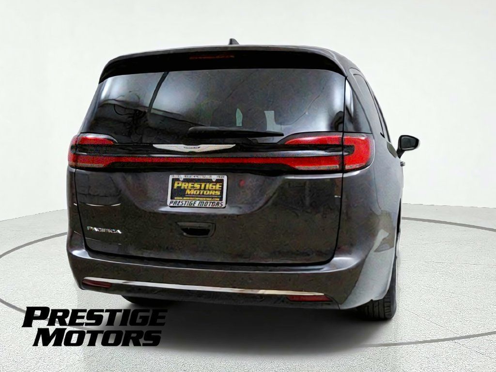 Used 2023 Chrysler Pacifica Touring-L FWD image 7