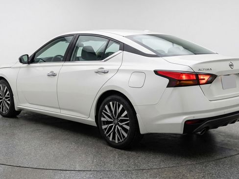 Used 2025 Nissan Altima 2.5 SV image 6