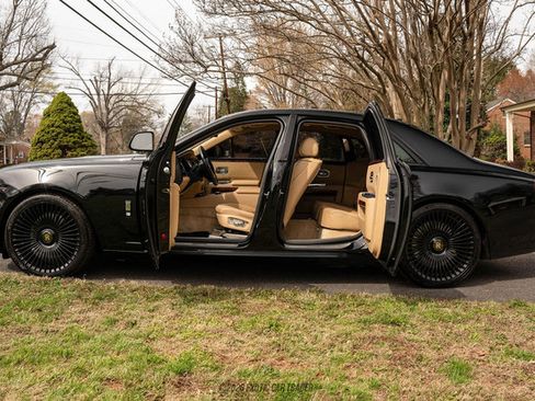 Used 2014 Rolls-Royce Ghost image 15