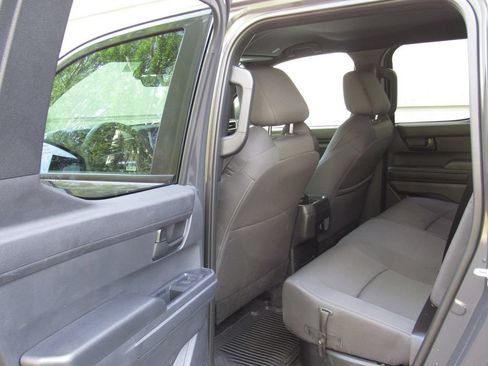 Certified 2025 Toyota Tacoma SR5 AWD/4WD image 18
