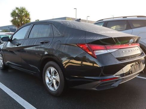Used 2023 Hyundai Elantra SE image 3