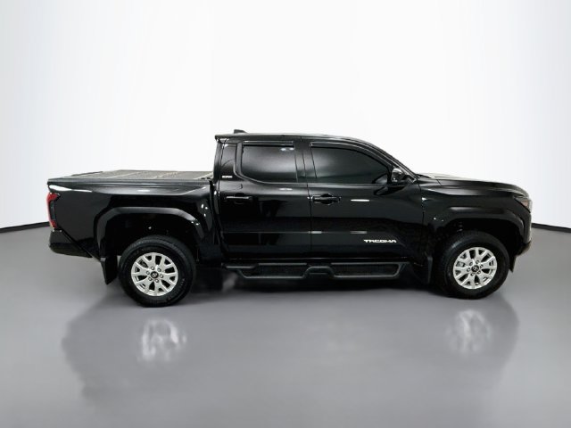 Used 2025 Toyota Tacoma SR5 AWD/4WD image 8