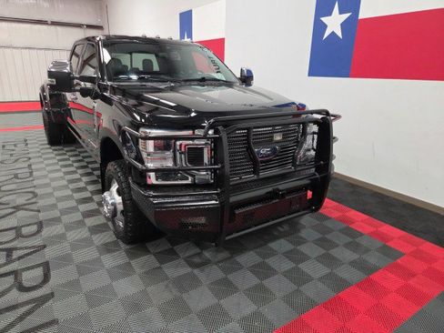 Used 2022 Ford F350 Platinum image 16