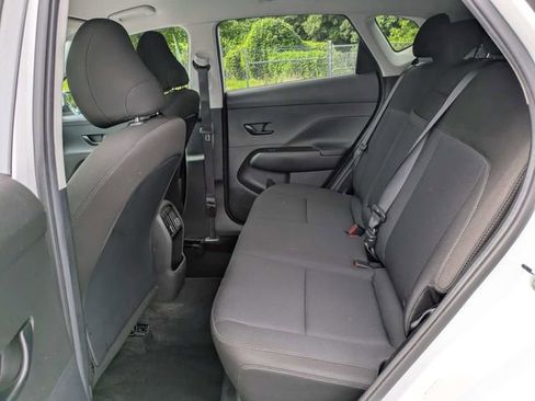 Used 2025 Hyundai Kona SEL AWD/4WD image 14