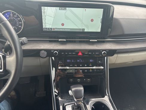 Used 2023 Kia Carnival EX FWD image 10