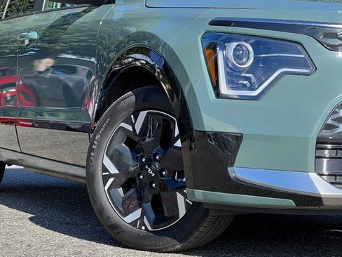 Used 2025 Kia Niro Wind w/ Wind Preserve Package image 2