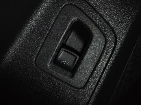 Used 2021 Volkswagen Atlas SE image 22