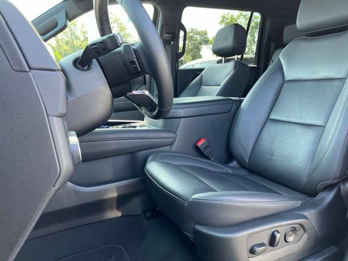 Certified 2025 Chevrolet Suburban Z71 AWD/4WD image 8