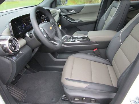 New 2026 Chevrolet Equinox LT w/ Convenience Package II image 21