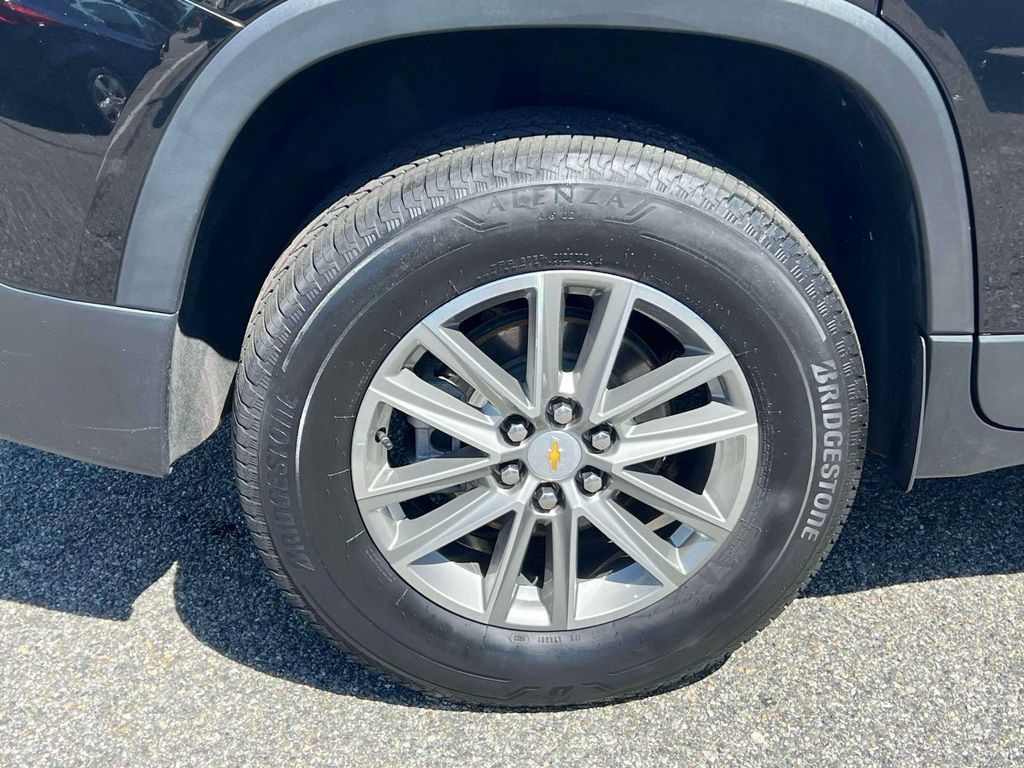 Used 2023 Chevrolet Traverse LT AWD/4WD image 11