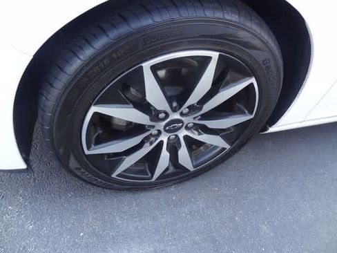 Used 2020 Chevrolet Malibu RS FWD image 17