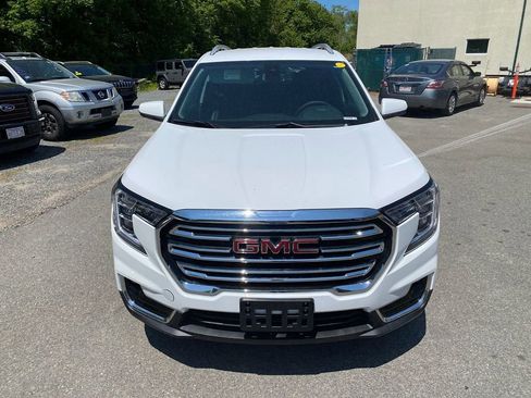 Used 2024 GMC Terrain SLT image 3