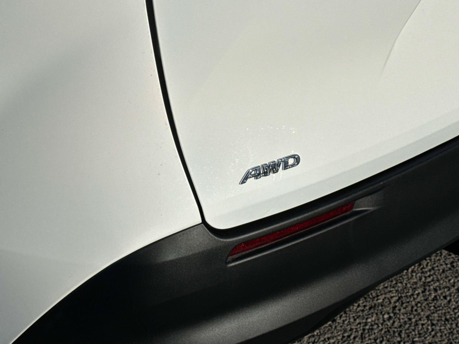 Used 2024 Toyota Sienna LE AWD/4WD image 17