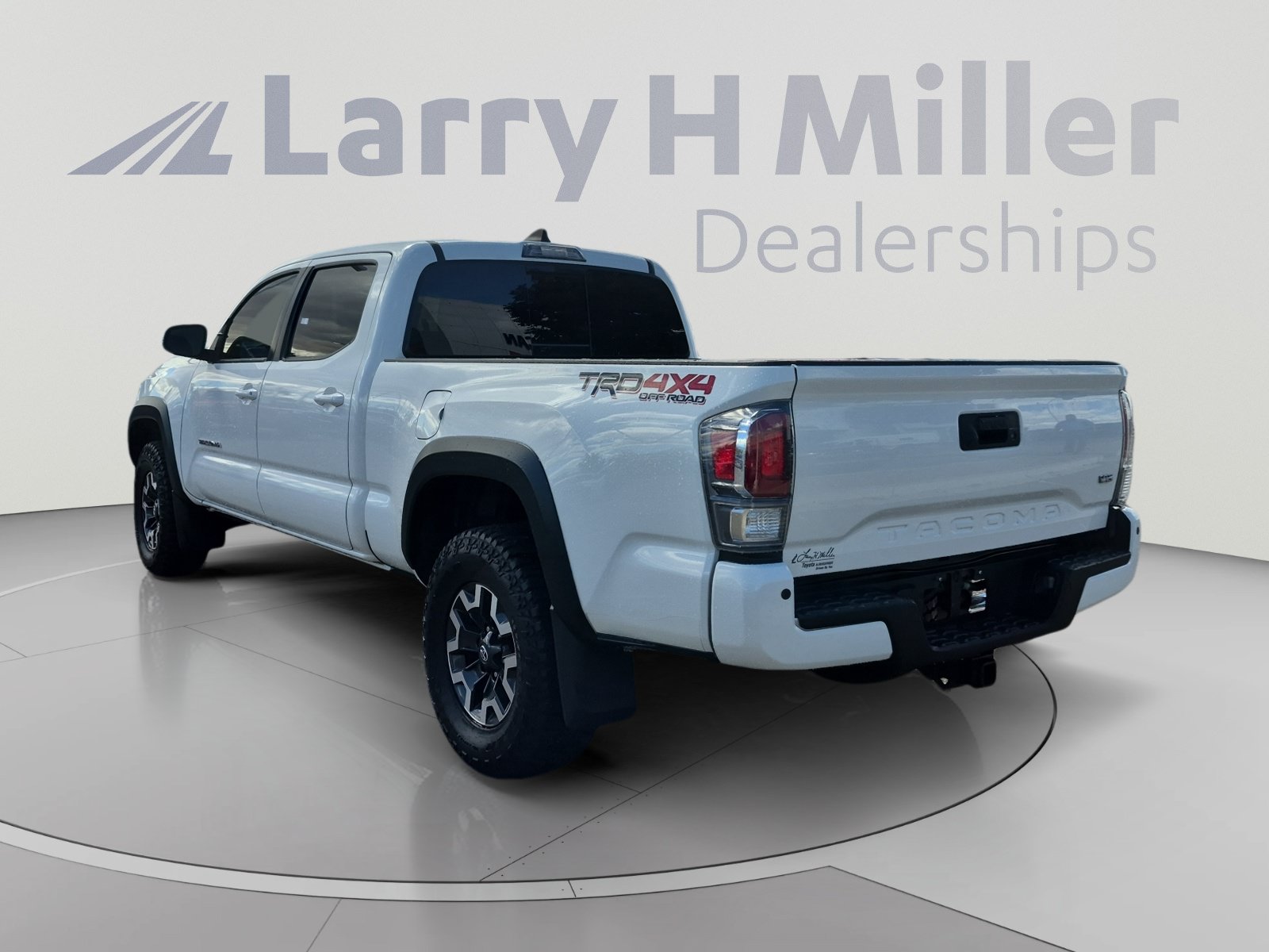 Used 2021 Toyota Tacoma TRD Off-Road w/ Technology Package AWD/4WD image 3