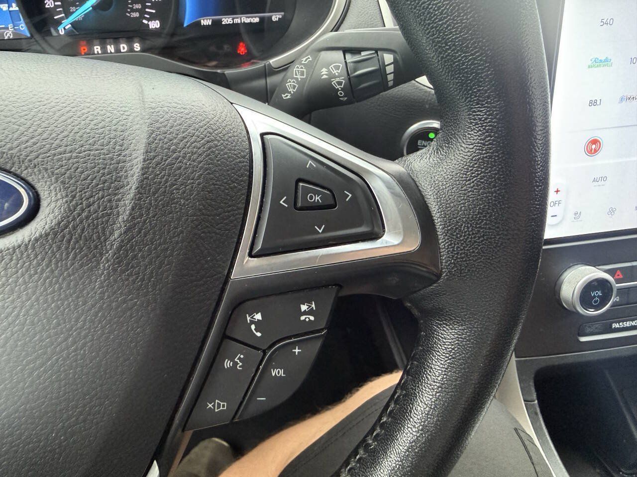 Used 2021 Ford Edge SEL w/ Convenience Package AWD/4WD image 23