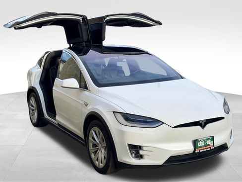 Used 2020 Tesla Model X Long Range image 2