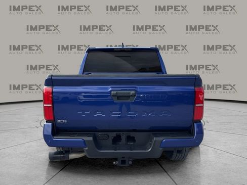 Used 2024 Toyota Tacoma TRD Sport w/ TRD Sport Upgrade Package image 4
