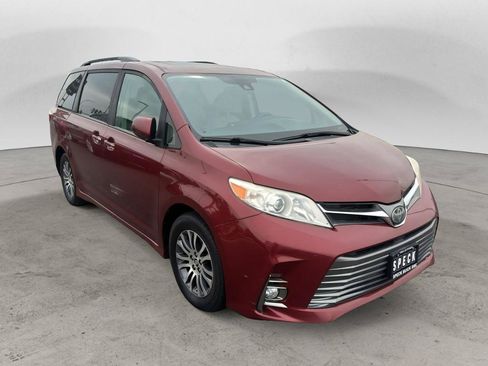 Used 2019 Toyota Sienna XLE w/ XLE Navigation Package FWD image 7