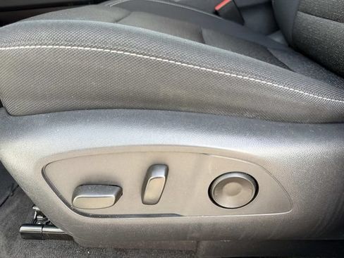 Used 2025 Chevrolet Traverse LT FWD image 18