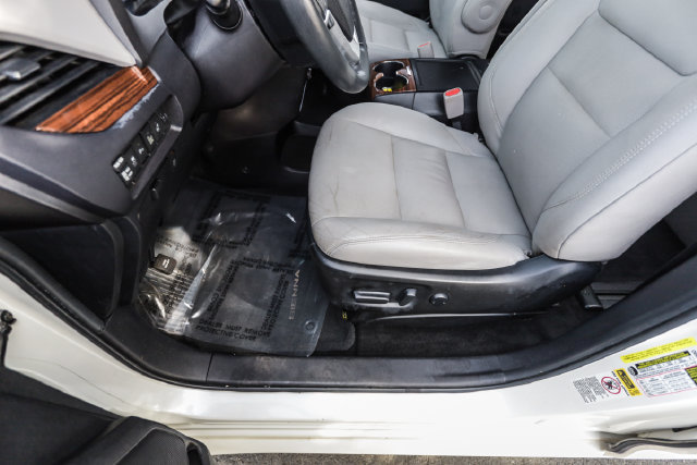 Used 2016 Toyota Sienna Limited Premium FWD image 37