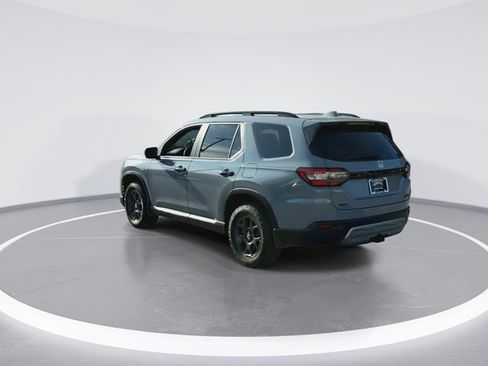 Used 2025 Honda Pilot TrailSport image 7