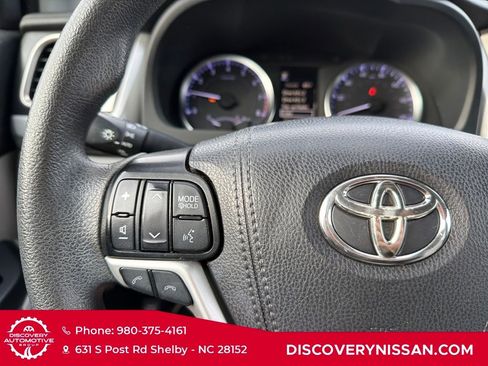 Used 2019 Toyota Highlander LE image 22