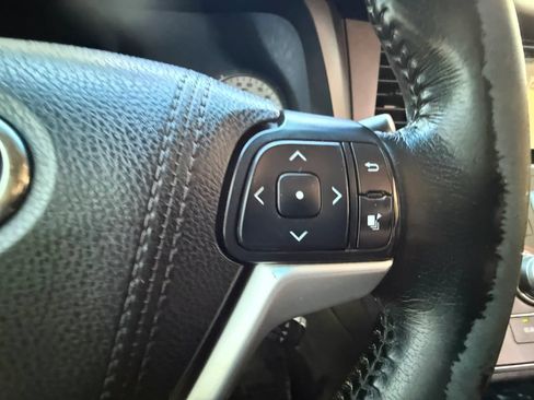 Used 2016 Toyota Sienna SE w/ SE Preferred Package FWD image 27